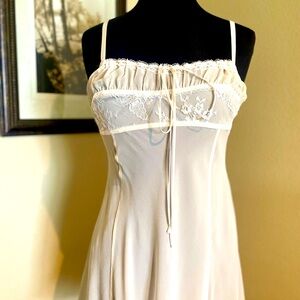 Victoria’s Secret chiffon and lace chemise. Cream, size medium. NWT